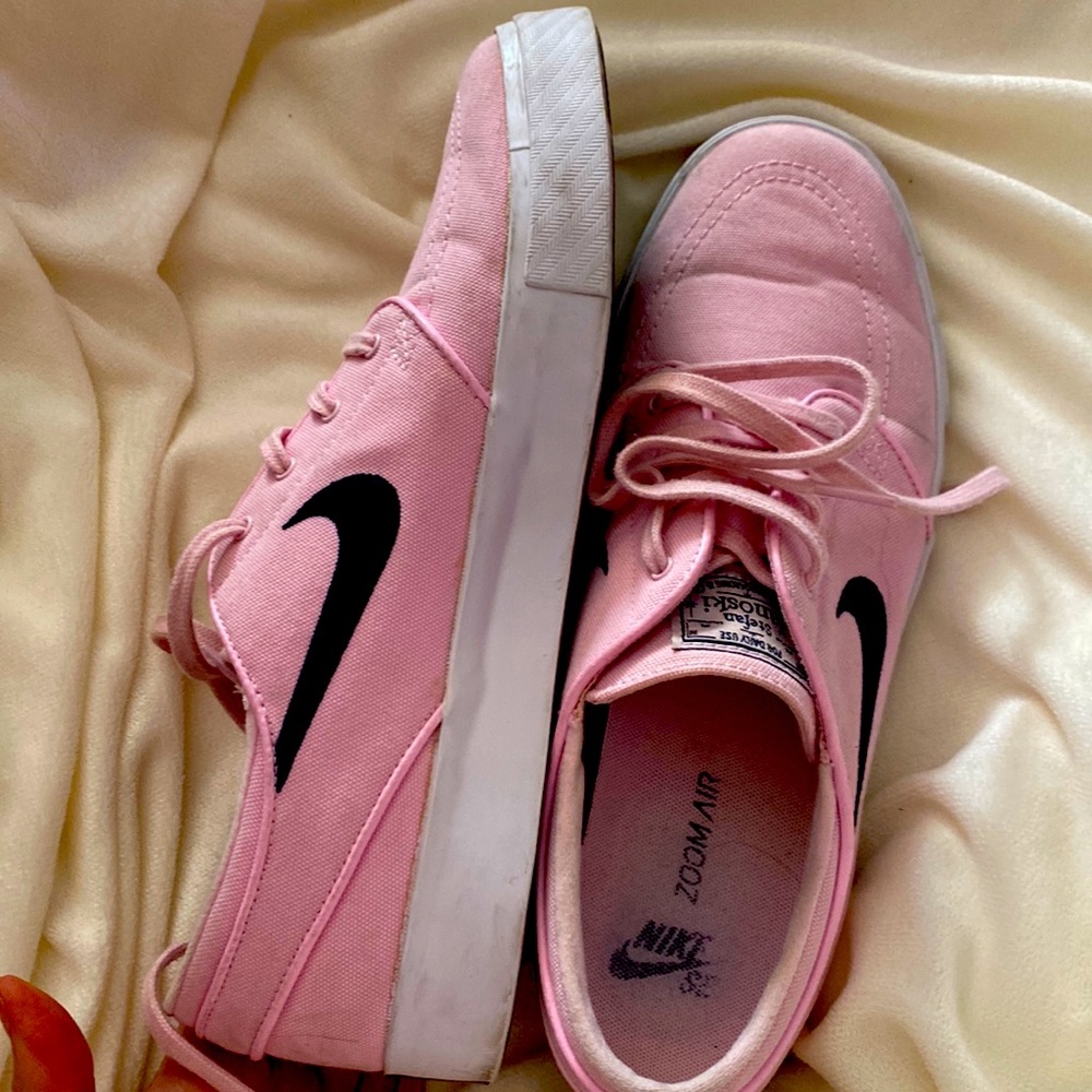 Nike pink Stefan Janoski size9.5 mens